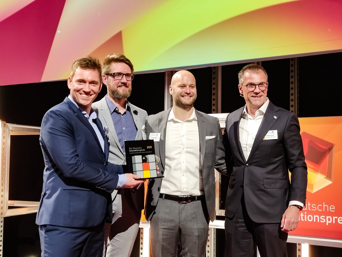 greiff_joachim's tweet photo. Der Deutsche Innovationspreis 2023 - gestern Abend in München.

Der Gewinner in der Kategorie Start-ups, LUBIS EDA. Gratulation!!!

Das Start-up hat eine neuartige Software entwickelt, die die Herstellungsdauer von Mikrochips wesentlich verkürzt.

#DIP23 #enbw #innovation https://t.co/JoGGeNiIWq