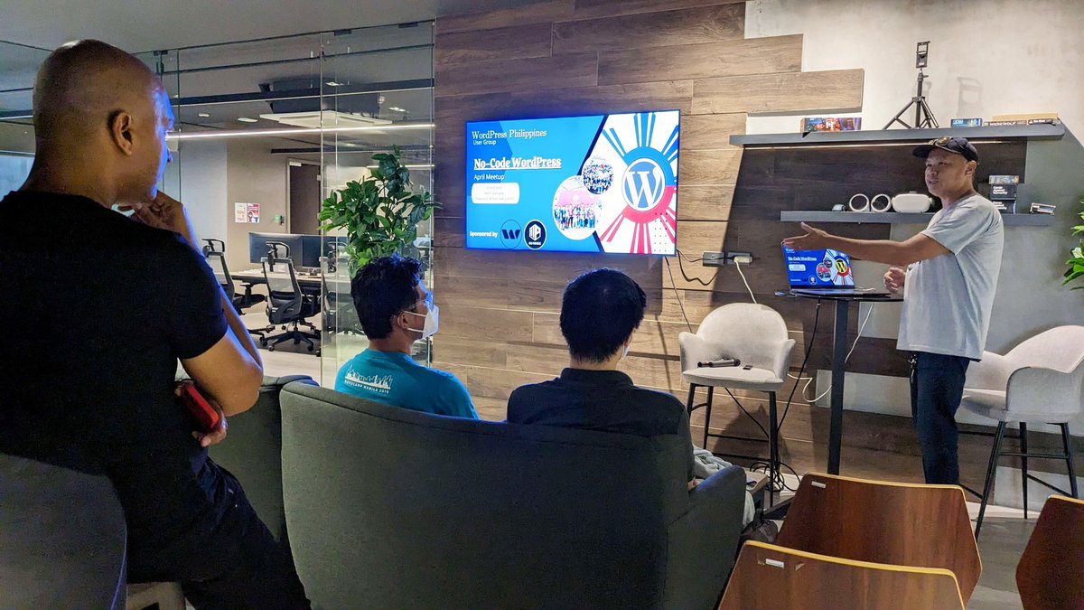 ferdenee's tweet photo. Spending time this weekend 📆💕 with @wpugph #wordpress #manila #wpmanila #wpugph https://t.co/J4LwmeVteq