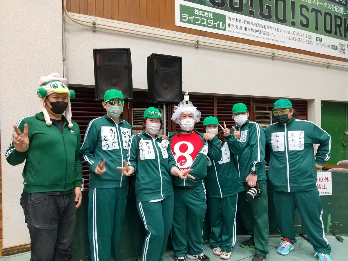 RYO4459's tweet photo. 緑ジャージーズ 大増殖🤣
これもエモい
#GoGoStorks
#西宮ストークス https://t.co/BPVS2jSrdi