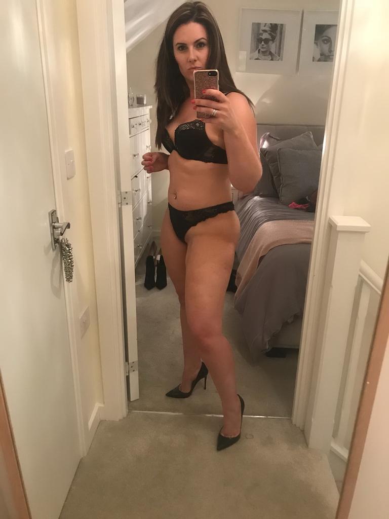 milfmia4's tweet photo. Screw it 🙈 every RT gets a nude in dms #dm
#horny #sexting #sext #sellingnudes #Dropbox #nsfwtwtًًً #snapchat 
who want's #MILF?
JUST hit me up in my dms https://t.co/fck2nvVF4m
