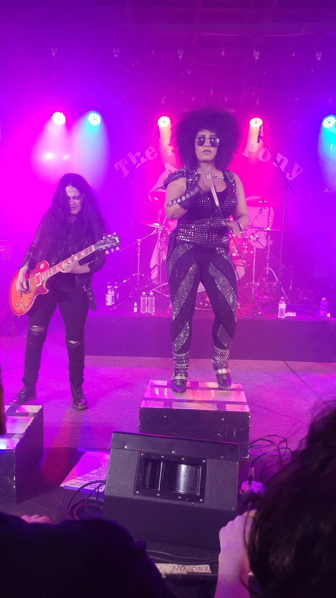 ThrashusMaximus's tweet photo. These ladies put on a killer show
#JudasPriestess https://t.co/R3tPKY3CnT