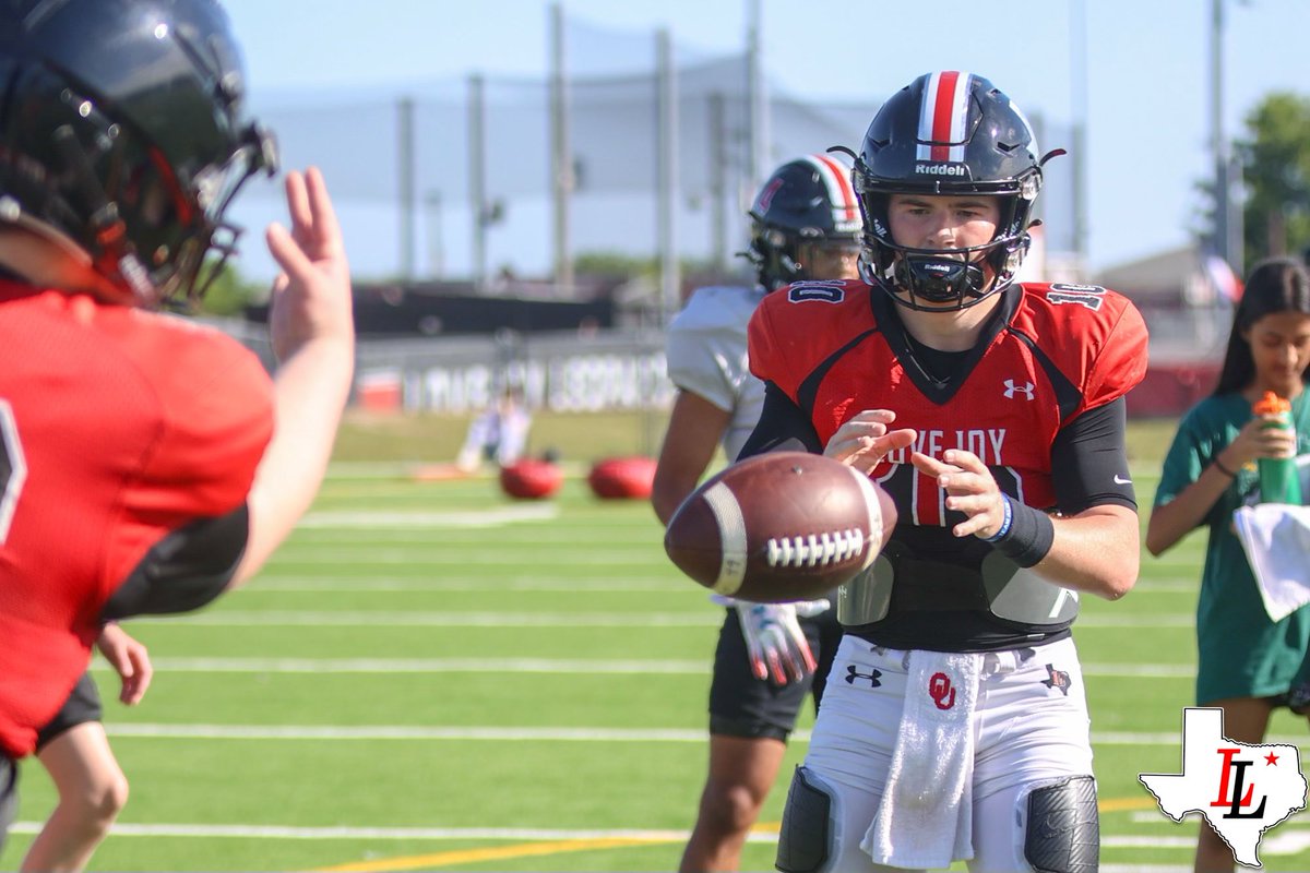 leopardfootball's tweet photo. 𝘞𝘦 𝘫𝘶𝘴𝘵 𝘨𝘦𝘵𝘵𝘪𝘯’ 𝘴𝘵𝘢𝘳𝘵𝘦𝘥! 𝘛𝘩𝘪𝘴 𝘨𝘢𝘮𝘦 𝘪𝘴 𝘧𝘶𝘯 🤩 

@olivia_lauter : 📸 https://t.co/t26MxEhlMj