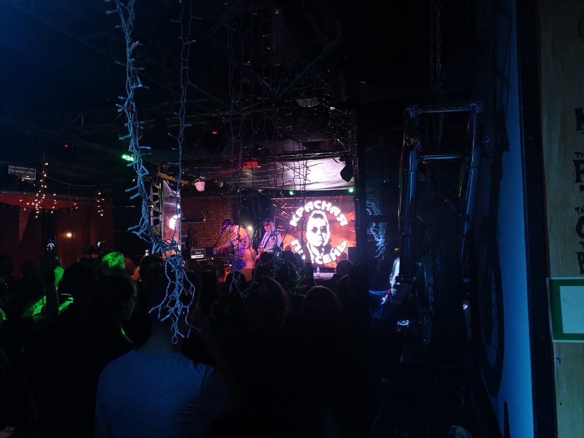 Baron_Karlson's tweet photo. #краснаяплесень #livestars #панк Как же мне вчера было хорошо. Прям олдскулы свело! 🤟🔥 https://t.co/bT4qgW4Tc0