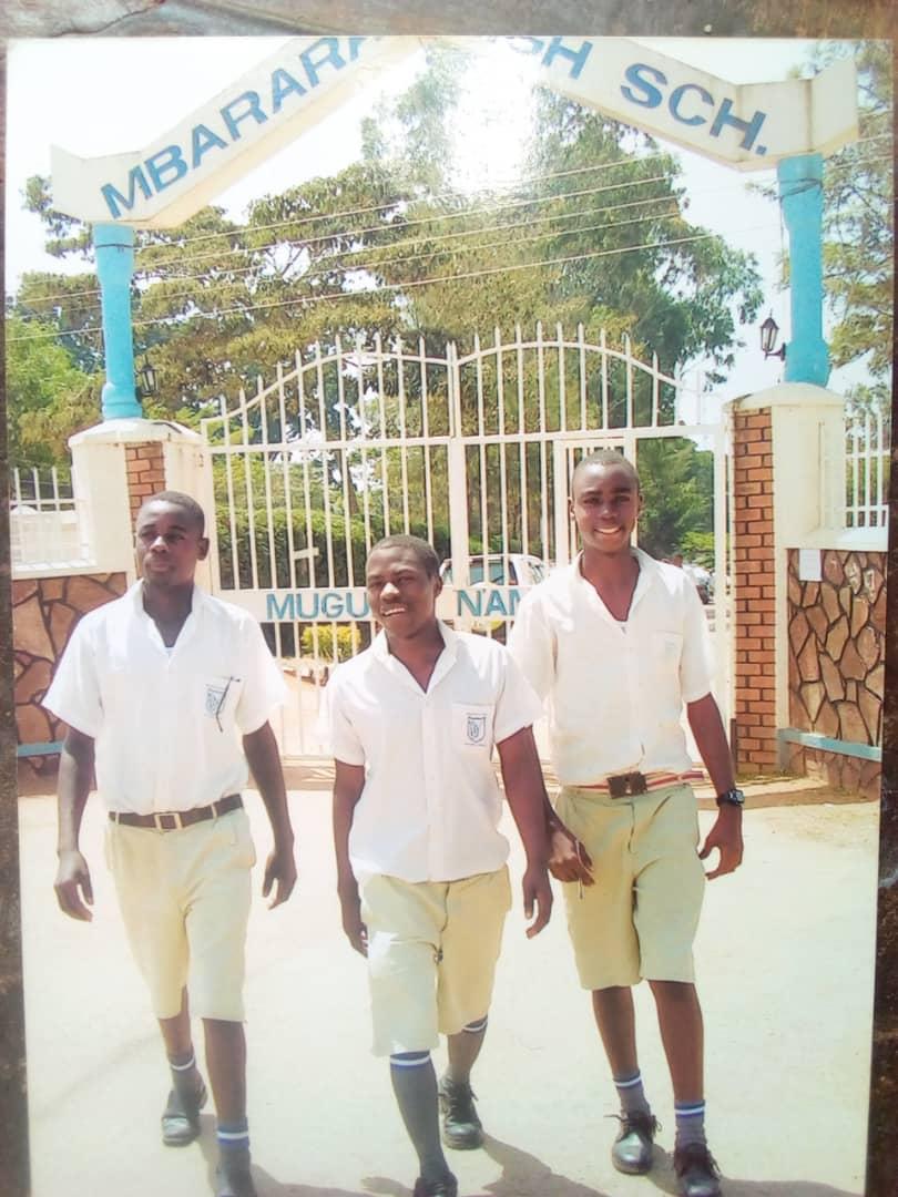 Sikukulu_fc's tweet photo. Walking into the weekend when the Friday 4:40pm bell rings be like.... 
No other thought apart from what's coming sato
#ChaapaSLeague
#RUKUNDOEGUMEHO https://t.co/d8aTqLtqKs
