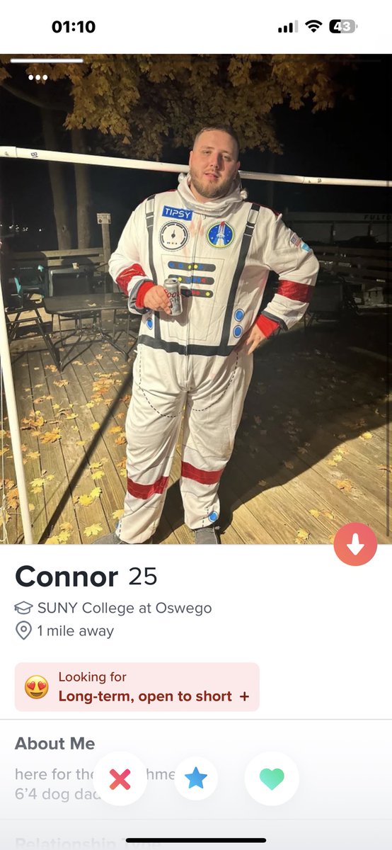 n_fitzgerald6's tweet photo. first of all i took this pic for him second of all "my interests - aStRoLoGy" YA OK https://t.co/5N6JjWyug4