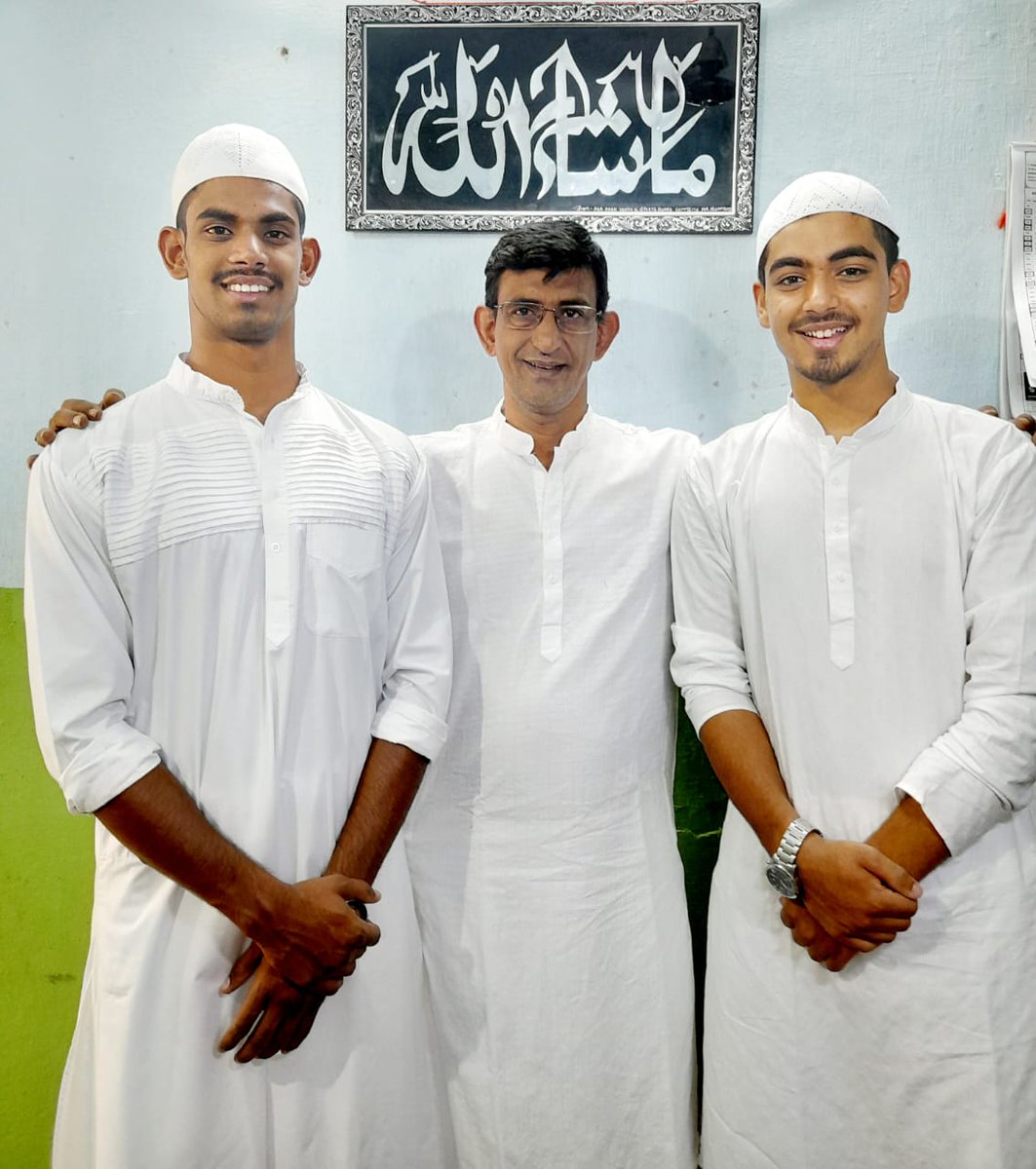 azhar_maqsusi's tweet photo. #Eid_Mubarak to All my dear friends https://t.co/TRdoWLclsU