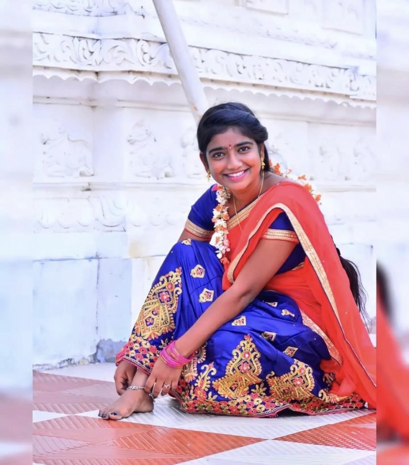 Cheerful Indian Young Girl Posing Traditional Stock Photo 533961571 |  Shutterstock