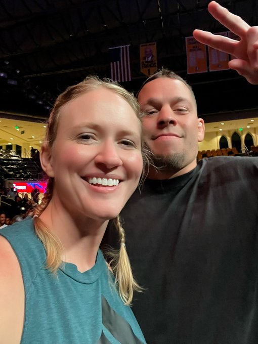 Guess what I met @NateDiaz209 tonight! Shit got wild but he was a nice guy! https://t.co/LTN7WdNXhH