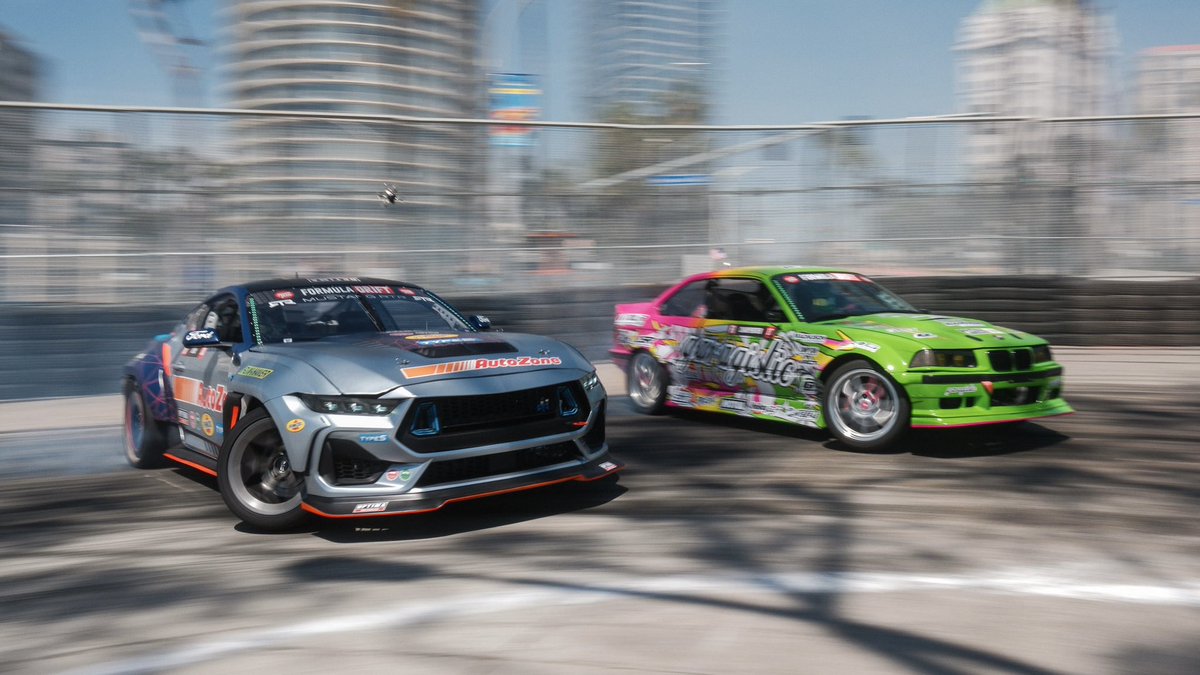 reggiebphoto's tweet photo. Can confirm that the @FujifilmX_US X-T5 and X-H2s autofocus can keep up with running toddlers and 1000 hp drift cars. Hoping then X100V successor gets the stacked sensor and not the high res one. https://t.co/sIegZPkoRT