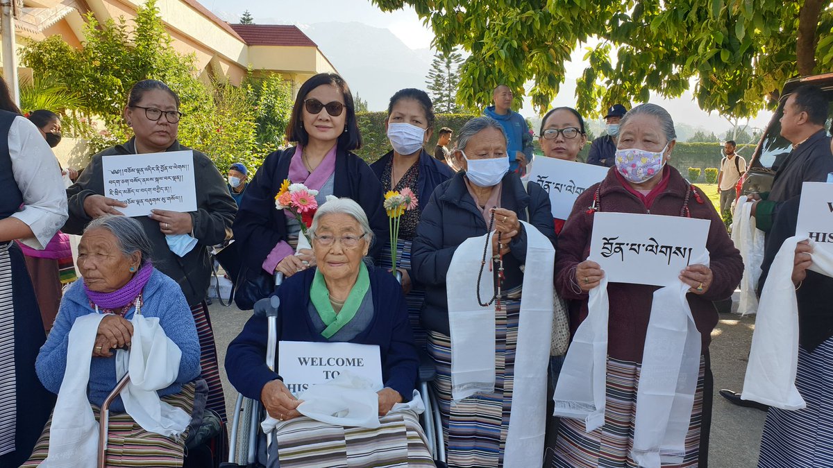 Receiving HH the <a href="/DalaiLama/">Dalai Lama</a> at the #GaggalAirport with many #Tibetans from #Dharamshala after his visit to #NewDelhi for the first #GlobalBuddhistSummit organised by <a href="/IbcWorldOrg/">International Buddhist Confederation (IBC)</a> under the auspices of <a href="/MinOfCultureGoI/">Ministry of Culture</a> 
#LongLiveHHtheDalaiLama #IStandWithDalaiLama