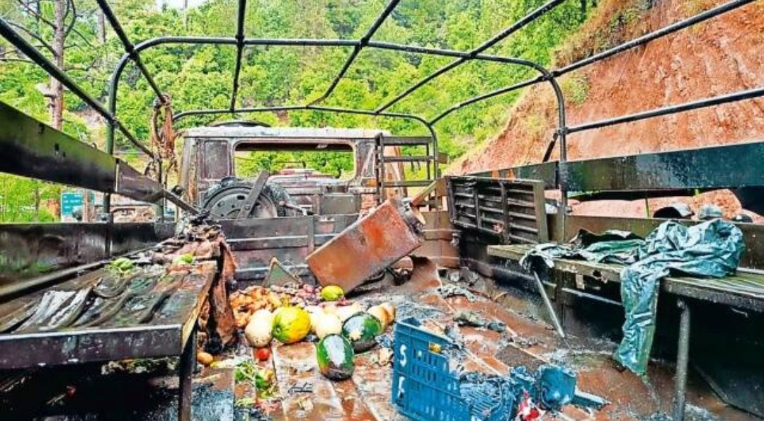 AskAnshul's tweet photo. The Indian Army truck that was ambushed by terrorists in J&amp;K's Poonch, was carrying fruits for Iftar for the people of Sangiote village

5 Indian soldiers martyred in terror attack.

Sarpanch of the Sangiote panchayat, Mukhtiaz Khan, said that the villagers will not celebrate Eid https://t.co/2jRHUtOEKs