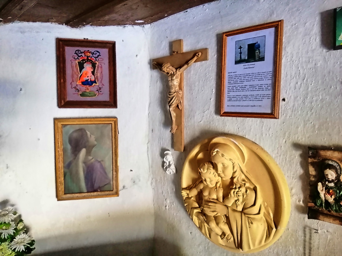 S59Marta's tweet photo. Interiér kapličky Panny Marie na Suchých Studánkách.
#sumava #kaple #cirkevnipamatky https://t.co/ZddZZYmrMH