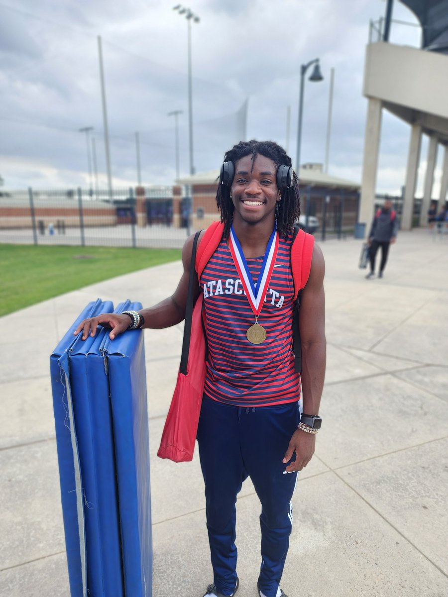 glenn_tina's tweet photo. This is one of the best 4x400 races this track season 21-6A 
@CameronGlenn05 2nd leg
Congratulations, Regionals is next
#ahstrack
#Atascocitafootball
#HumbleISD
#class2024
#recruit https://t.co/gedkBODrY8