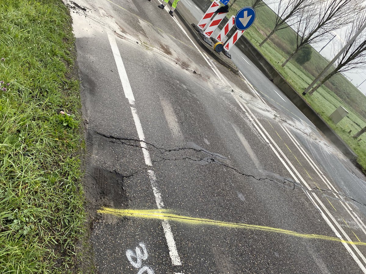 Gooseed72's tweet photo. Werkvakafzettingen en omleidingen geplaatst. Werkzaamheden Weteringweg zijn gestart. #Diemen https://t.co/F4WrilyoRh