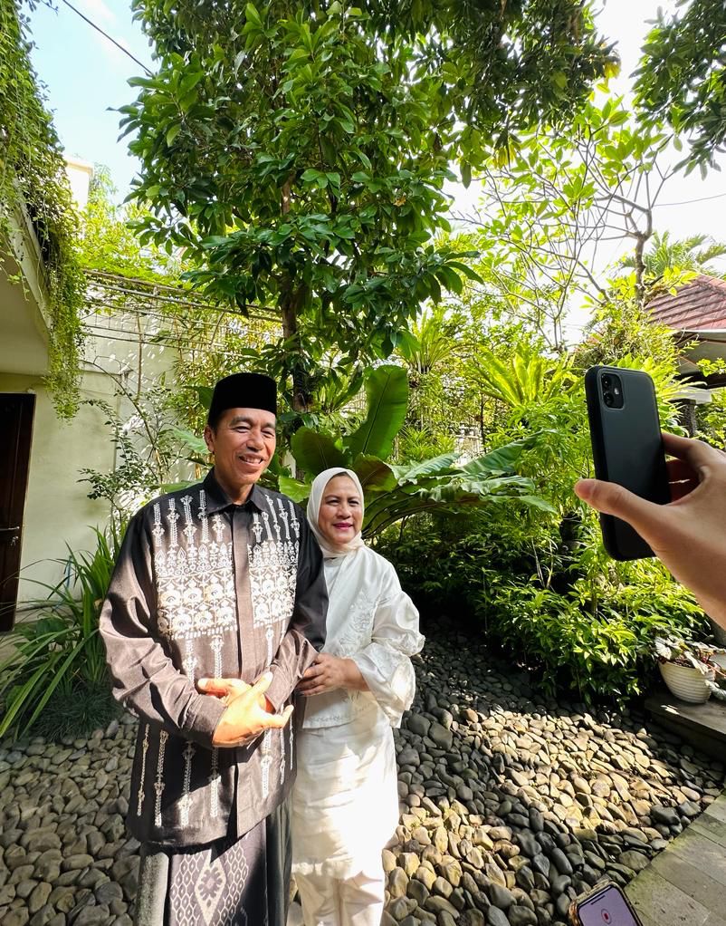 Assalamualaikum Pak Wapres dan juga Ibu, kami menghaturkan selamat Hari Raya Idulfitri 1444 Hijriah, mohon maaf lahir dan batin dari kami sekeluarga.