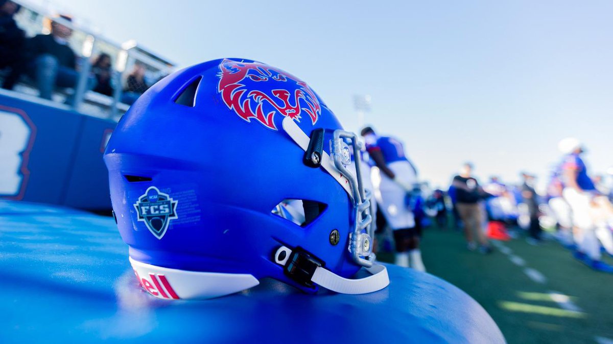 The1k_Jit's tweet photo. Was waiting patiently Just got offered by D1 Houston Christian University thank you @CoachMooring for the offer S/o @Coach_Snelling @CoachFunk55 #BCD #empire #Blessed https://t.co/C1GXy6EPO2