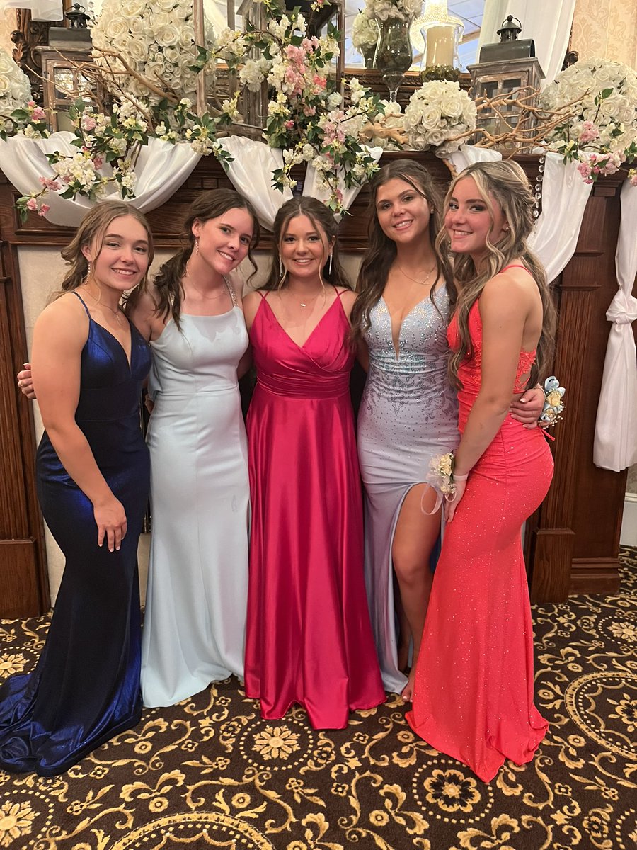 MahopacSoftball's tweet photo. Trading in cleats for dresses tonight! Pac softball at junior prom- enjoy ladies!! https://t.co/wFQRJ6xH8H