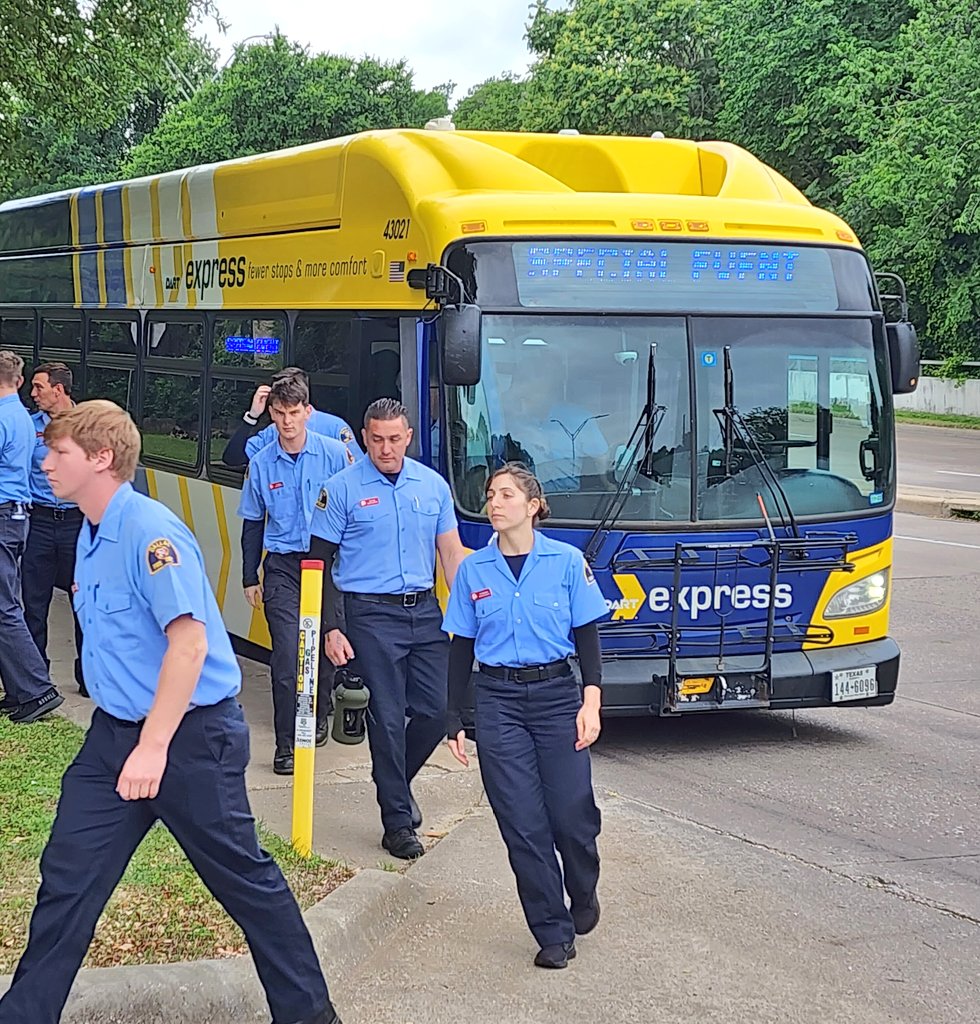 DallasFireRes_q's tweet photo. Thank you to #DART for transporting to our #FireRecruits for our "Day in the Life" curriculum. Without your help, we would have lost invaluable #training time making multiple trips to #Station23 @DallasFireRes_q @DallasFDRecruit @dartmedia @DARTAlerts #ServiceFirst #firefighters https://t.co/qlTomE6gEU