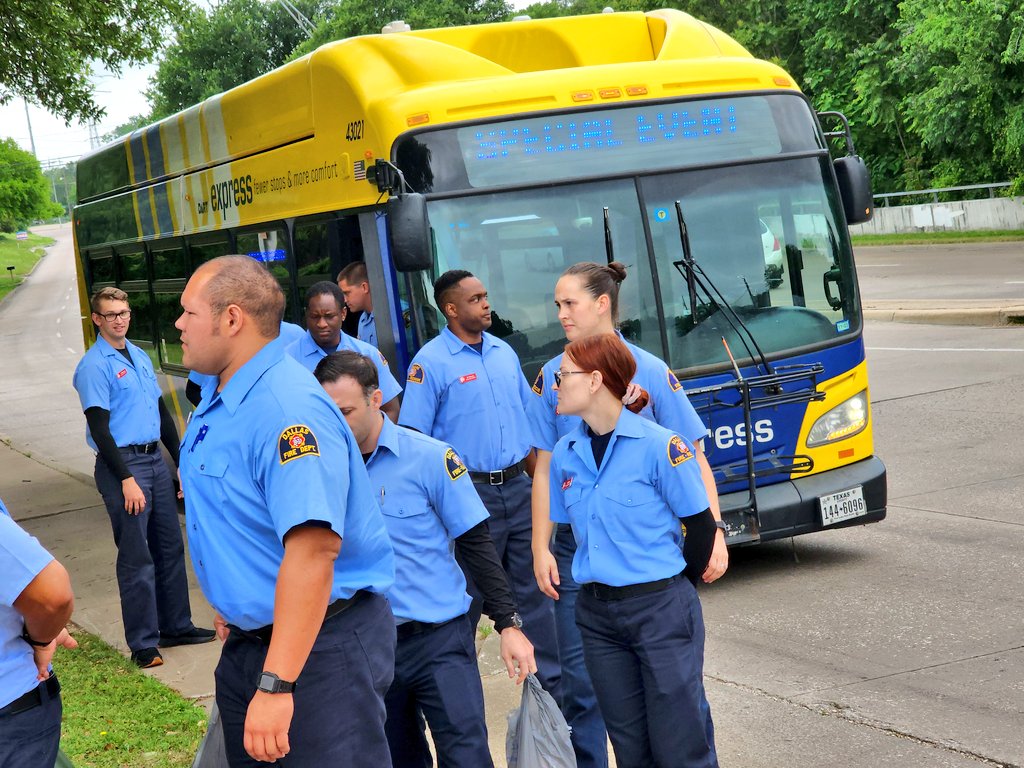 DallasFireRes_q's tweet photo. Thank you to #DART for transporting to our #FireRecruits for our "Day in the Life" curriculum. Without your help, we would have lost invaluable #training time making multiple trips to #Station23 @DallasFireRes_q @DallasFDRecruit @dartmedia @DARTAlerts #ServiceFirst #firefighters https://t.co/qlTomE6gEU