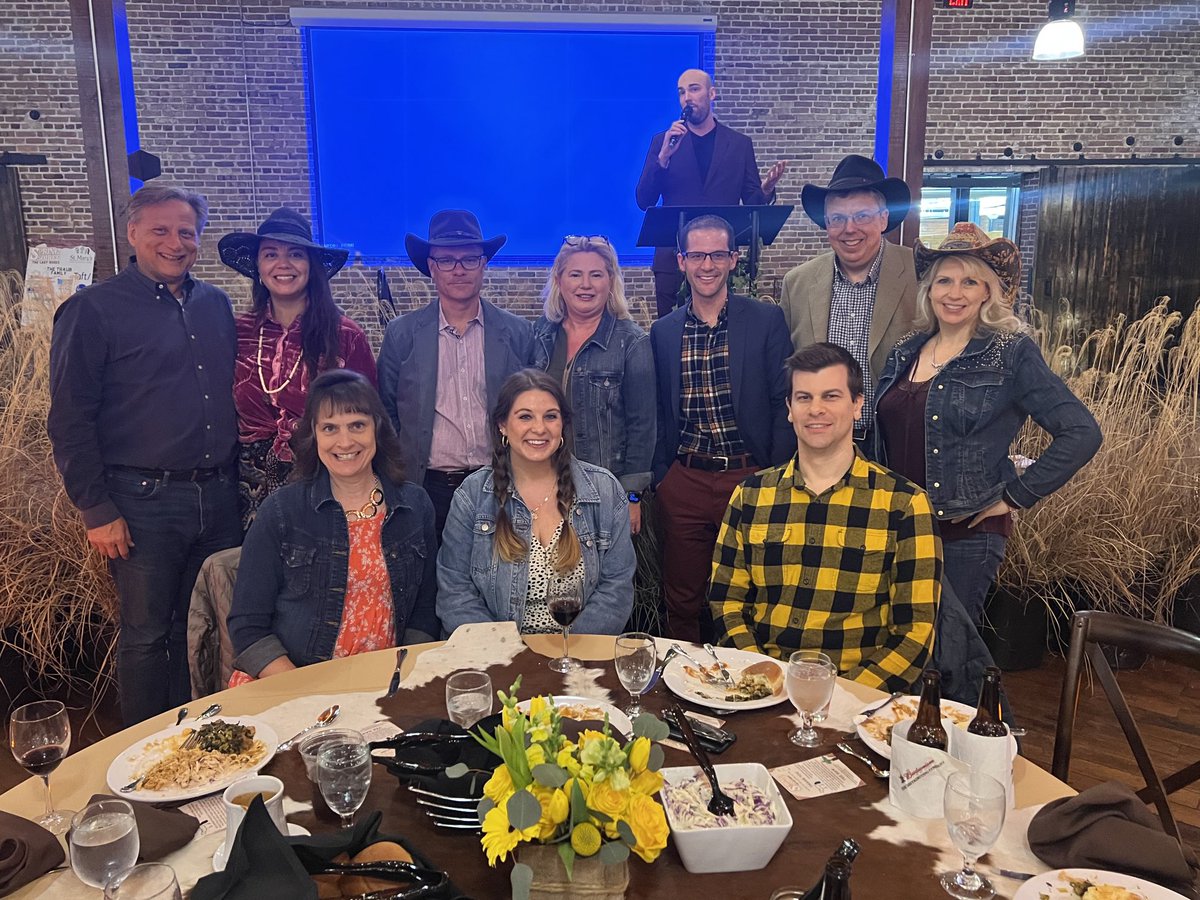 ejbroecker's tweet image. Supporting ⁦@StMarysECC⁩ at the #springsoiree . ⁦@FBT_law⁩ ⁦@schillingapril1⁩