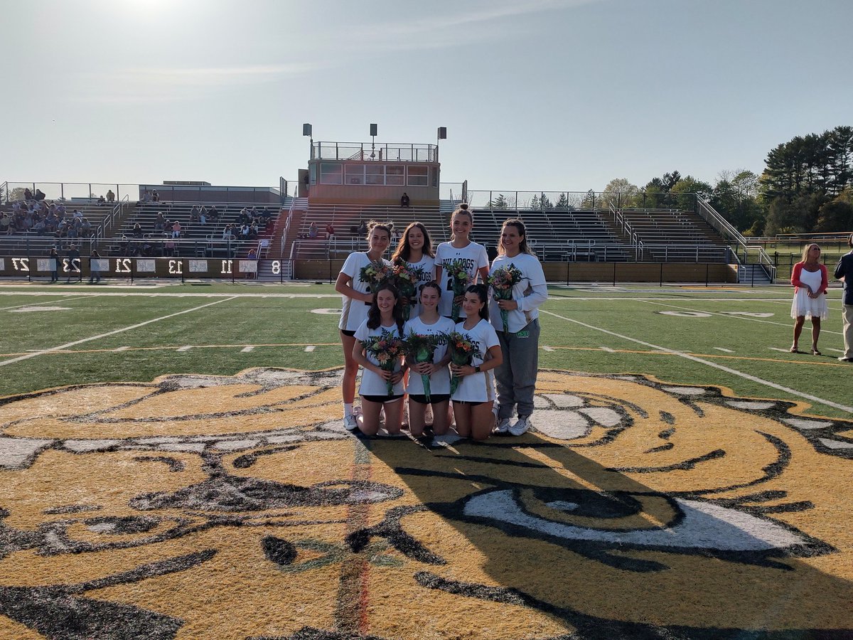 GirlsHopewellFH's tweet photo. Congratulations to our 7 awesome seniors: Anderson,Maura,Leah Rory,Maya ,Brooke and Killian leading our Bulldogs to a 14-2 win over Lawrence! What a very nice senior night!!! Great team win tonight!!! 🥍 https://t.co/zxnYBogRkp