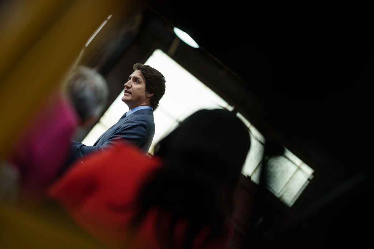 KayabagaArielle's tweet photo. Our Prime Minister @JustinTrudeau has secured the deal to build a massive electric 🔋 vehicle battery factory in St. Thomas – @VWGroup’s first overseas battery 🔋 factory.  3000 jobs + 30,000 more indirect jobs , this is historic for 🇨🇦 read 👉🏾: https://t.co/FRHhcXVsa5 https://t.co/VX84hG6jUg