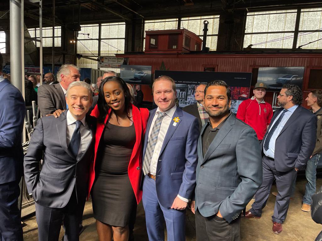 KayabagaArielle's tweet photo. Our Prime Minister @JustinTrudeau has secured the deal to build a massive electric 🔋 vehicle battery factory in St. Thomas – @VWGroup’s first overseas battery 🔋 factory.  3000 jobs + 30,000 more indirect jobs , this is historic for 🇨🇦 read 👉🏾: https://t.co/FRHhcXVsa5 https://t.co/VX84hG6jUg