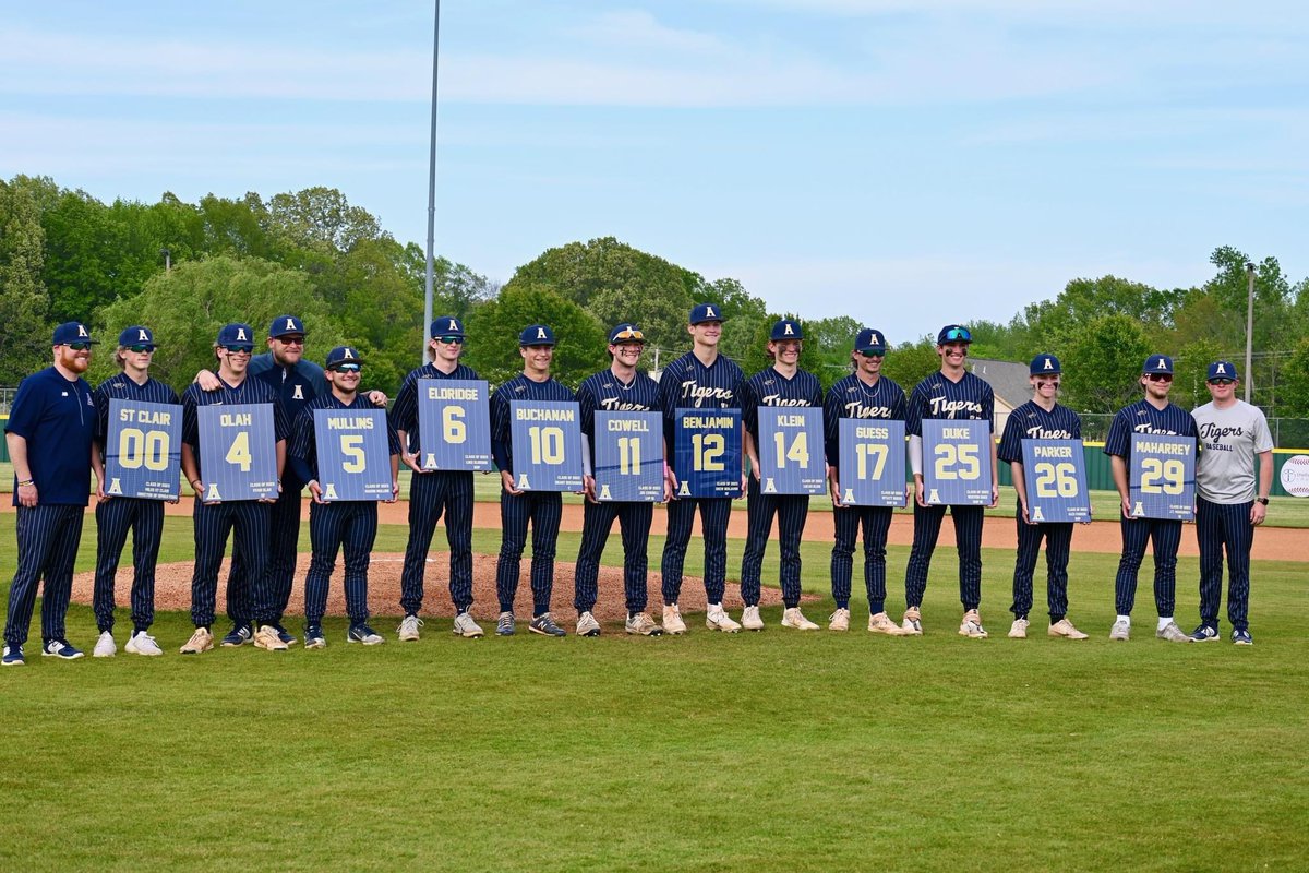 ahstigersbb's tweet photo. Senior Day! Class of 2023! #AWGAWN #fAmily https://t.co/YViKqu3AlK