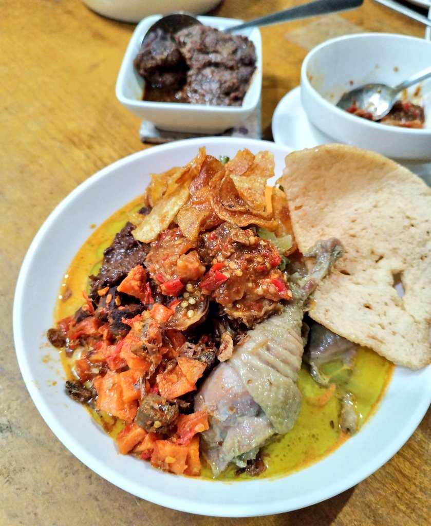 arieparikesit's tweet image. Kembali fitr 🙏🙏

- opor aykam
- sambel godog
- seumur Betawi
- samgortangti
- klengkam Solo Sargede
- #OsCon sandung lamur #KelanaRasaKitchen
