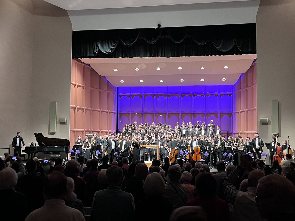 Cedavis59's tweet photo. What a wonderful concert tonight by @FurmanBands, @FurmanSingers, and Furman Symphony Orchestra. @furmanmusic is overflowing with talent! https://t.co/1S3oGpxVU0