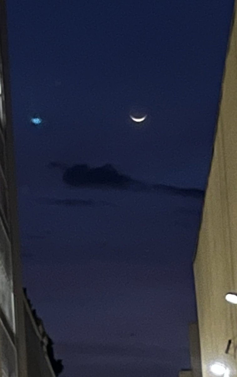 melissadomini's tweet photo. Los colores del cielo de hoy, me representan 🌙✨☁️ https://t.co/YwzBGtfuOt
