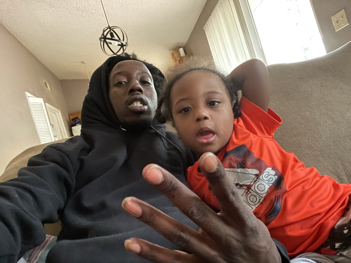 OrlandoG3org3's tweet photo. Me teaching my nephew how we throw the hood up!
Happy G day nephew! #LongLiveCmo https://t.co/LpDwaFQRuE