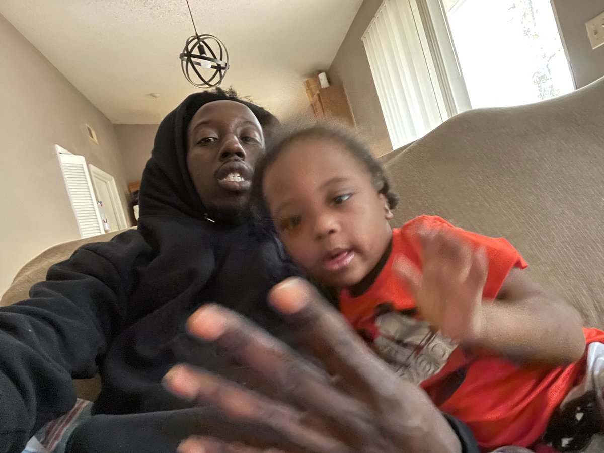 OrlandoG3org3's tweet photo. Me teaching my nephew how we throw the hood up!
Happy G day nephew! #LongLiveCmo https://t.co/LpDwaFQRuE