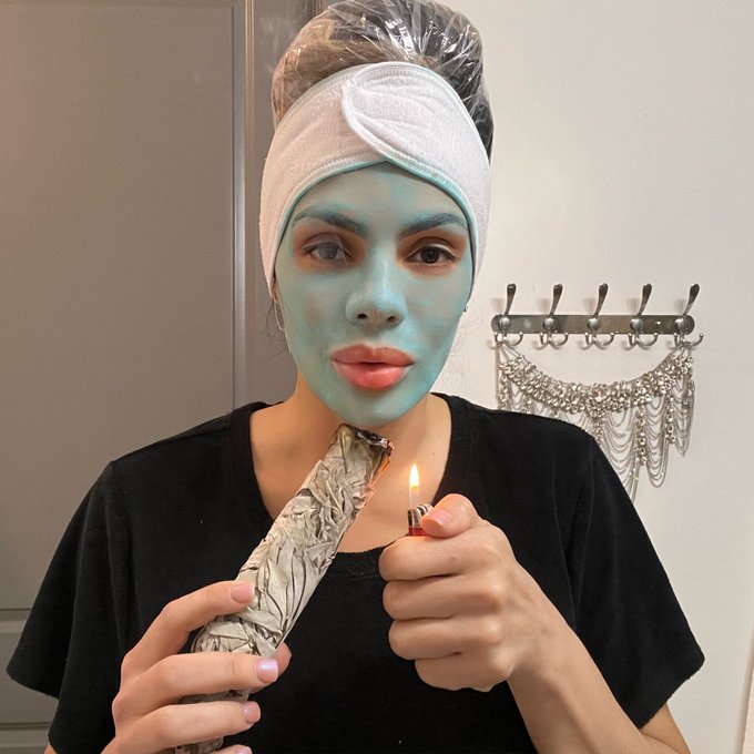 GRWM &bull; BLUE FACE MASK https://t.co/UIXvWzSs6O https://t.co/swZfML9m2b<a href="/tag/trishapaytas"class="tags"><span>#trishapaytas</span></a>