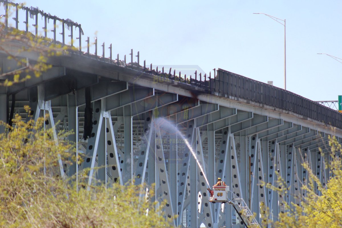 EasternCtFire's tweet photo. 04/21/2023 Time of Alarm 11:15hrs - Groton, Ct I-95 SB Goldstar Bridge -Tanker fire on bridge, dwelling fire under bridge https://t.co/4isUvrT8wn https://t.co/92i02eA7aw
