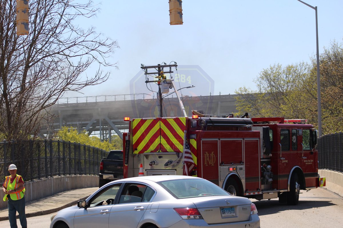 EasternCtFire's tweet photo. 04/21/2023 Time of Alarm 11:15hrs - Groton, Ct I-95 SB Goldstar Bridge -Tanker fire on bridge, dwelling fire under bridge https://t.co/4isUvrT8wn https://t.co/92i02eA7aw