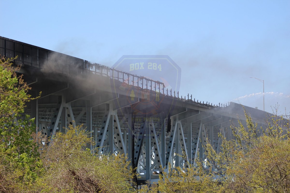 EasternCtFire's tweet photo. 04/21/2023 Time of Alarm 11:15hrs - Groton, Ct I-95 SB Goldstar Bridge -Tanker fire on bridge, dwelling fire under bridge https://t.co/4isUvrT8wn https://t.co/92i02eA7aw