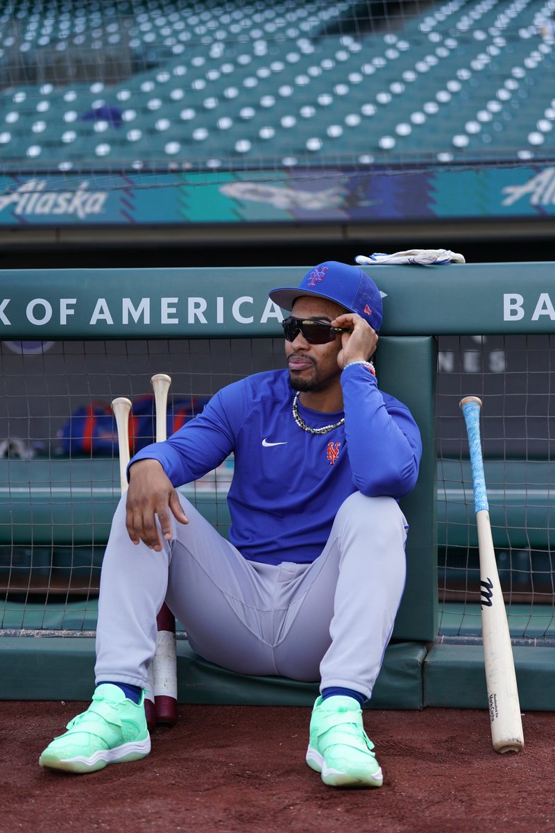 Mets's tweet photo. Waiting for first pitch like… https://t.co/OMU3xLb99C