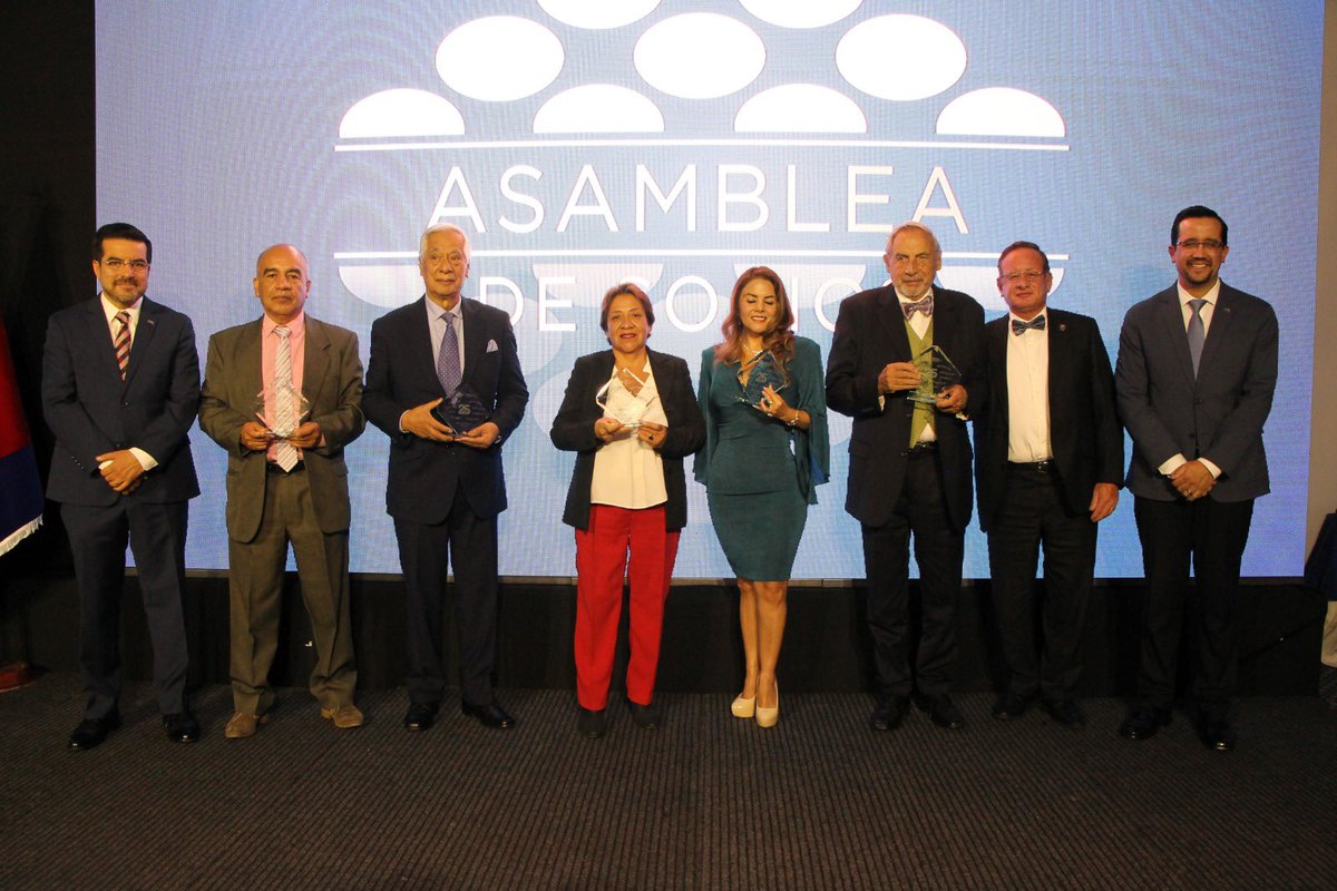 lacamaradequito's tweet photo. #AsambleaSociosCCQ 

Gracias por su confianza https://t.co/RBHuQzUJ9A
