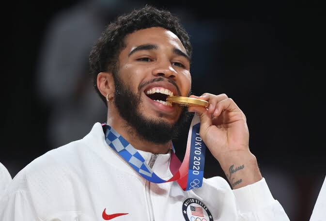 SamMasters09's tweet photo. @celtics Jayson Tatum if crossing half court with 17 seconds left on the shot clock, not passing once, and bricking a 3 was in the Olympics: https://t.co/kkSoY5THD4