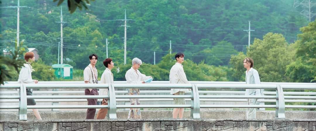 ilovepjinwoo's tweet photo. Rocky's looking at his members
Moonbin's looking at us

It has a lot of messages  😭 https://t.co/kZmbsUKGTZ