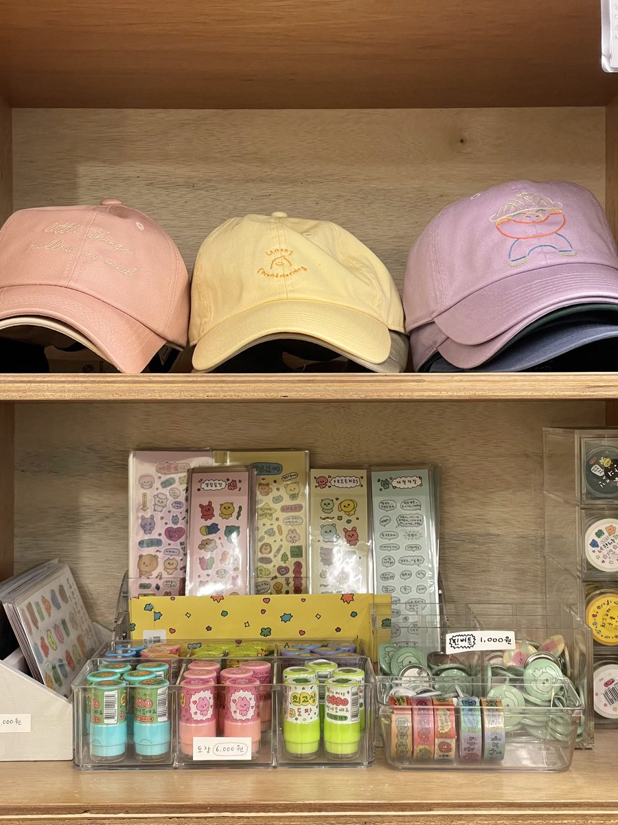 onemorebag's tweet photo. 서촌 원모어백 주말 오후 12시부터 7시까지 운영합니다. 화요일까지만 열리는 케이크 단독 팝업스토어에서 5월을 위한 컬러를 완성해보세요👛

• 온라인: https://t.co/ZTDRrFDPxy
• 오프라인: 서울시 종로구 필운대로 6-1, 2층 https://t.co/HCtQBXltm8