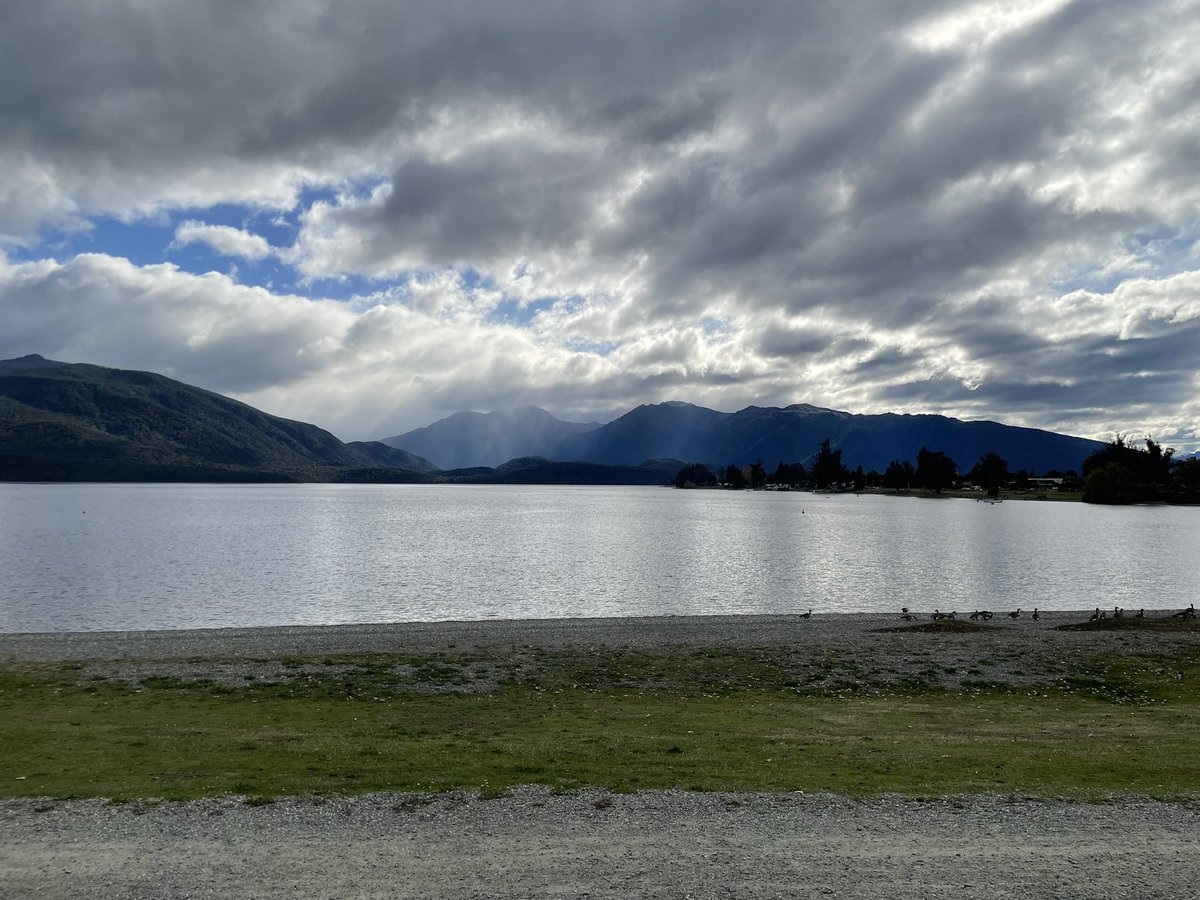 SJC05's tweet photo. Te Anau https://t.co/SRrsyQI5JL