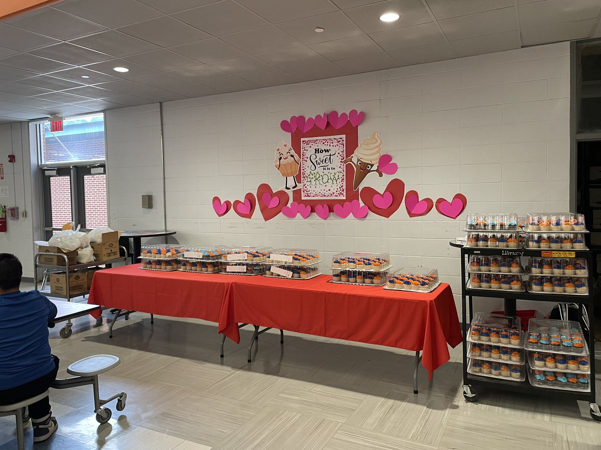 ErmaLowery10's tweet photo. @SouthavenMiddle 
SMS asked &amp; SHE delivered!

US: Mrs. Bradley, we need 840 cupcakes for our GROWTH PARTY!!!
OUR Principal: Ok, I’ll be back!

Today was a bit exhausting, but it was worth it for the Scholars of SMS! 
It’s SHOWTIME on Monday!

#ChargeTowardExcellence
#girlpower https://t.co/6uAdd0Kw3x