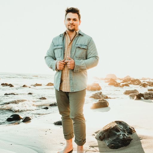 MagazineRival's tweet photo. It’s #newmusicfriday and today we’re celebrating @hunterhayes’s release of ‘Red Sky’! Comment below your favorite song from the album! 
#RivalMagazine #HunterHayes #Issue15CoverModel #RedSky #RedSkyTour https://t.co/yt5IN3O5X9
