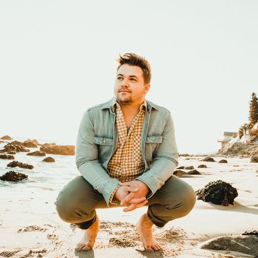 MagazineRival's tweet photo. It’s #newmusicfriday and today we’re celebrating @hunterhayes’s release of ‘Red Sky’! Comment below your favorite song from the album! 
#RivalMagazine #HunterHayes #Issue15CoverModel #RedSky #RedSkyTour https://t.co/yt5IN3O5X9