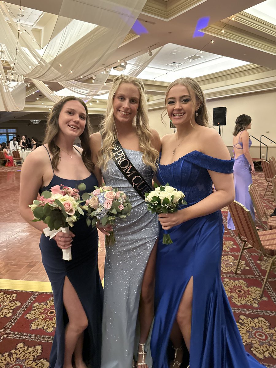 MontiniGirlsBsk's tweet photo. M O N T I N I    P R O M    2 0 2 3
Our 3 beautiful seniors in Blue 💙 

Congratulations to Shannon Blacher on being crowned Prom Queen👑 
⁦@hoovelmaren⁩ ⁦@sblacher12⁩ ⁦@ellie_helm⁩ https://t.co/McwtJSEzRy