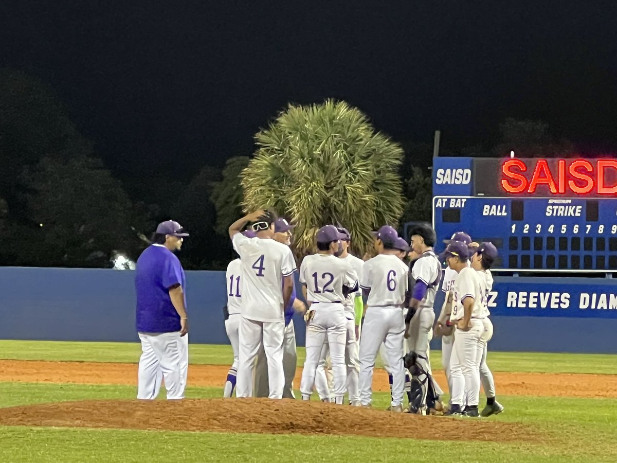 SAISDBrackHS's tweet photo. Varsity Eagle’s Baseball defeats VOKS 10-0 💜 @SAISD @SAISDAthletics @BrackAthletics @nq_davila https://t.co/cWLYD3ef7B