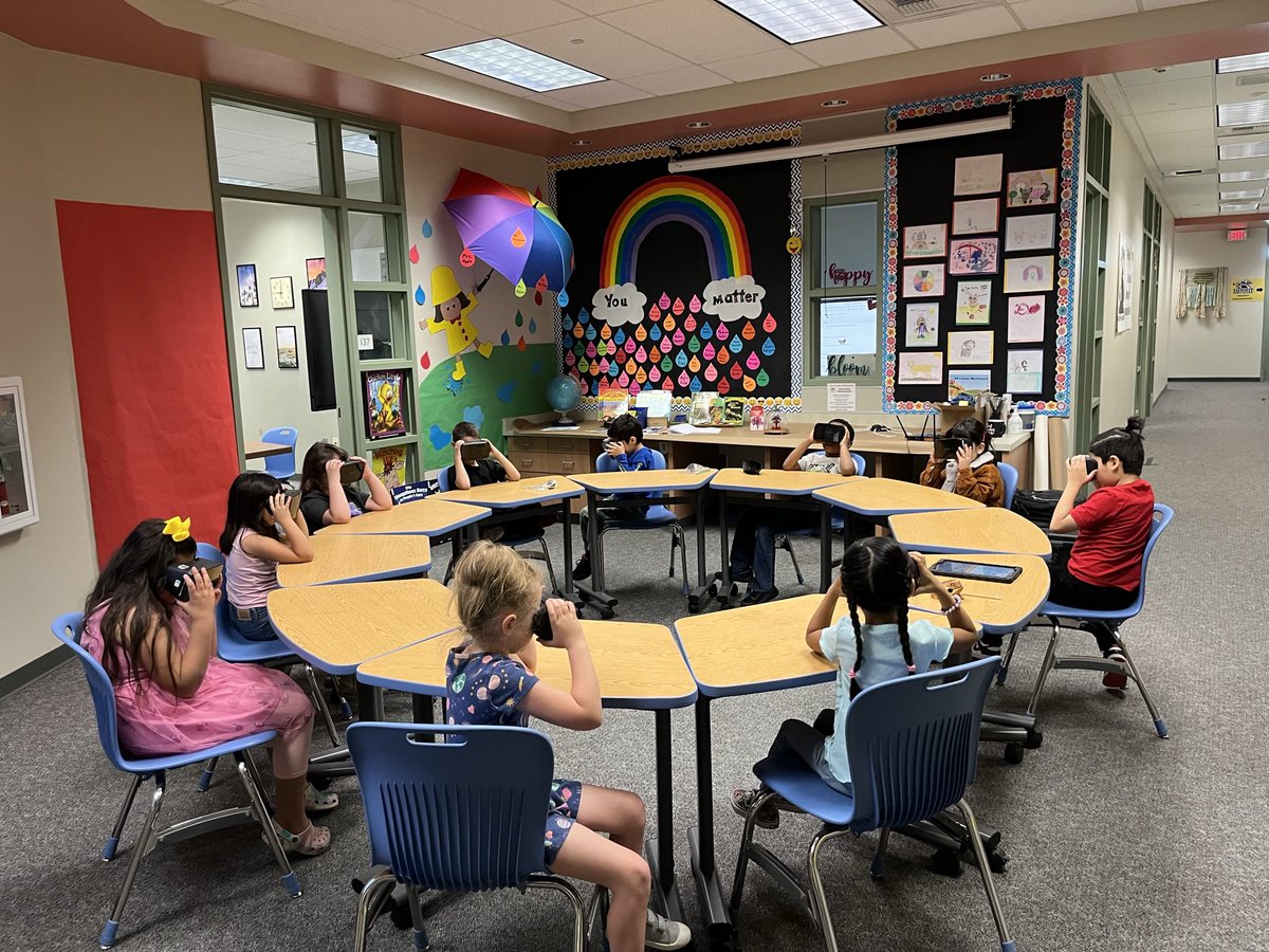 horizoncoyotes's tweet photo. Horizon Elementary enjoyed a fun day of Virtual Reality in the rainforest and painting. #horizoncoyotes https://t.co/ahevGeJvF4