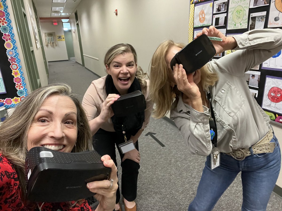 horizoncoyotes's tweet photo. Horizon Elementary enjoyed a fun day of Virtual Reality in the rainforest and painting. #horizoncoyotes https://t.co/ahevGeJvF4
